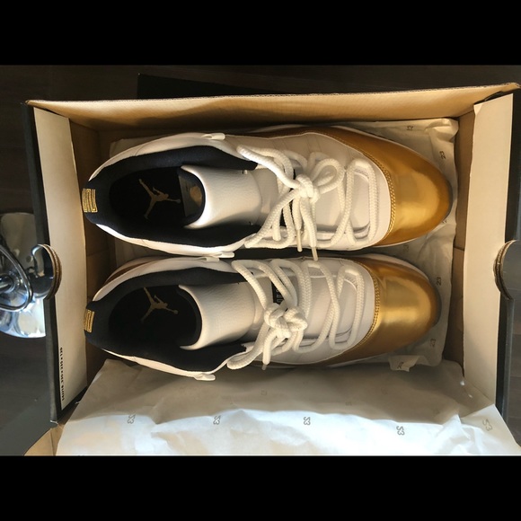 Bnwt Air Jordan Gold size 11 - Picture 2 of 5